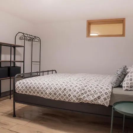 Street Hideaway Apartman *