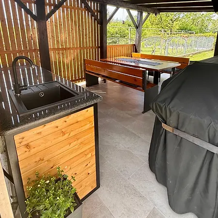 Street Hideaway Apartman